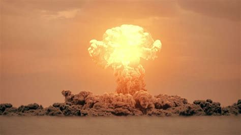Nuclear explosion: This video reveals the effect on our bodies second ...