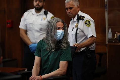 Kidnapping, rape suspect strips naked in front of jury