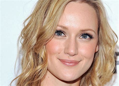 Kerry Bishé Height and Weight Stats - PK Baseline- How Celebs Get ...