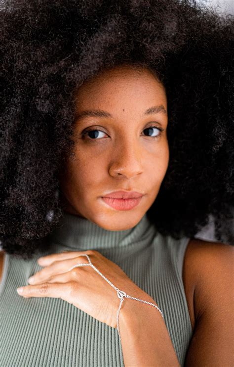 Connie Francis: quem é a cantora que viralizou este ano com música de 1962