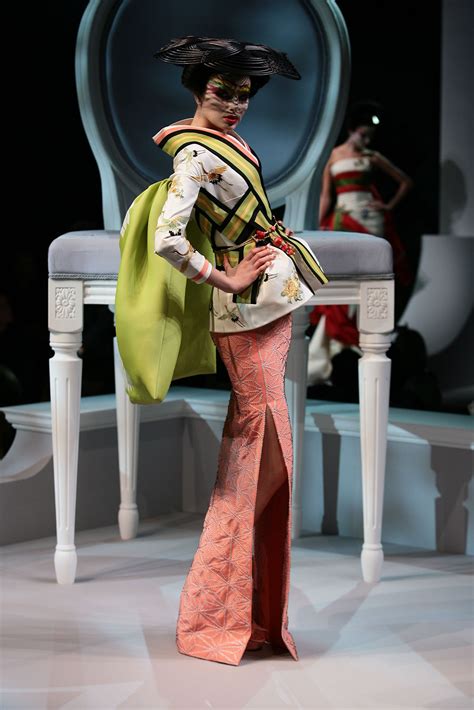 Bindi fashion choices are impacting cultural appreciation conversations 21