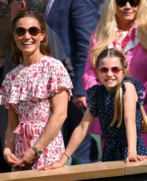 kate middleton gesture  princess charlotte  wimbledon royal box