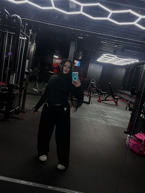 Naomi Moon (@naomiliveslife) • Instagram photos and videos