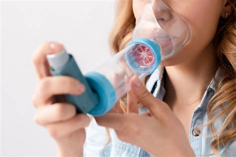 How to Use an Asthma Inhaler With a Spacer
