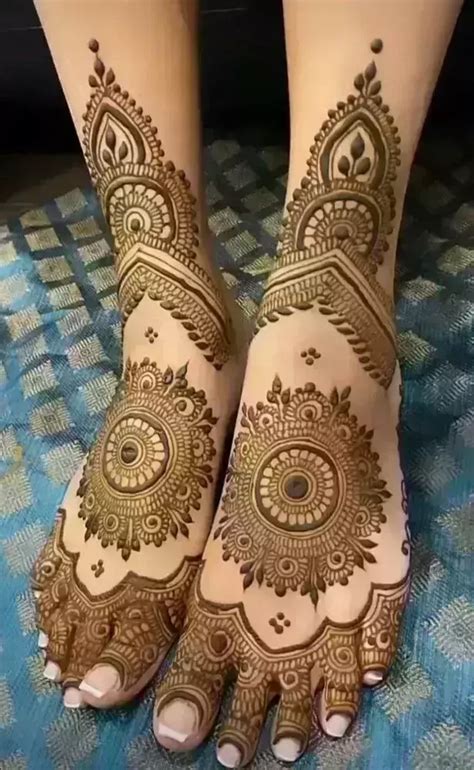 21 Best Feet Henna Mehndi Designs | Fabbon