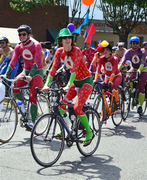 Fremont Solstice Day Parade - Traditionally starts with the nude