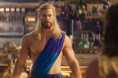 sah chris hemsworths superhelden ernahrung aus fitbook