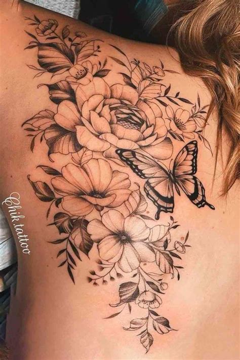 Tatuagem Nas Costas De Borboletas E Flores