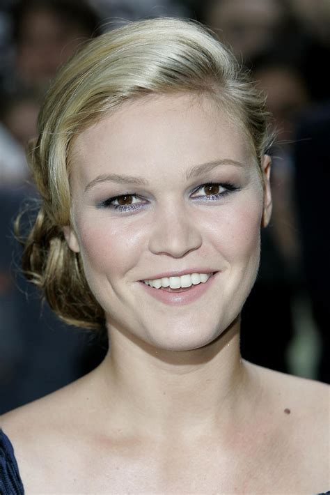Julia Stiles Nipple