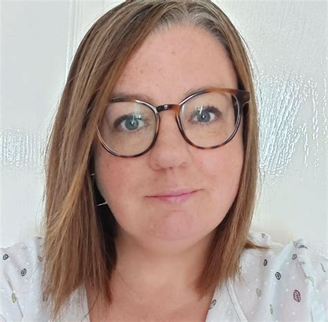 GCSE Biology Tutor | Online GCSE Biology Tuition | PMT Education