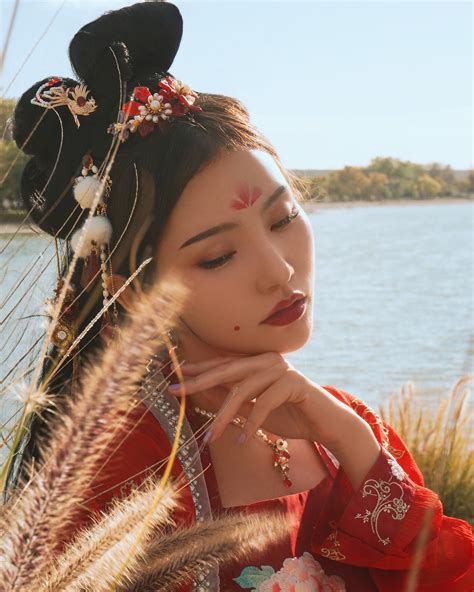 Waterlynn | 剪不断,理还乱,是离愁. | Instagram