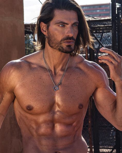 Galilea Montijo sale con guapo modelo español tras divorcio