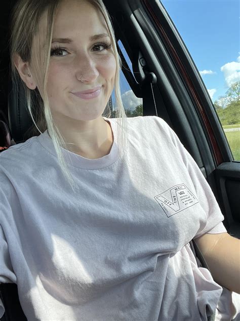 Casual cozy outfits always have the best pokies :P : r/braless