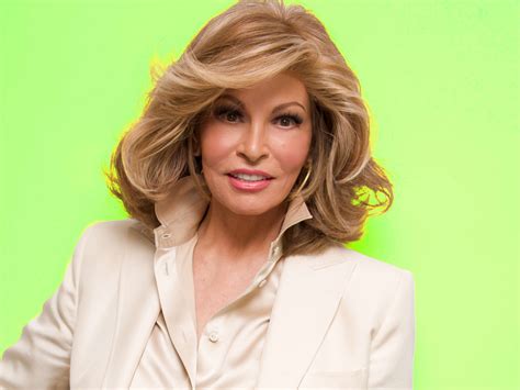 Raquel Welch Parykker 2024