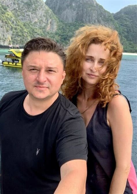 В чём секрет 25-летнего спонтанного брака звёзд сериала «Жуки»: Максим ...