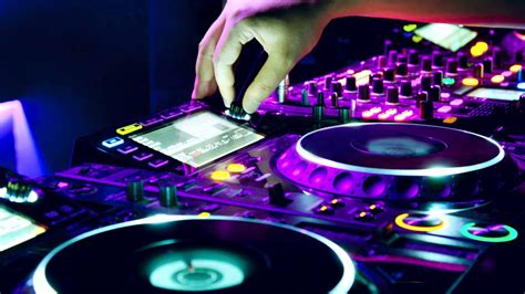 How to be a DJ and Mix Music