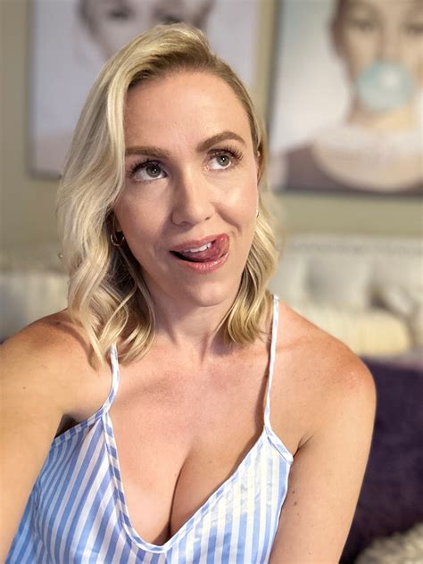 Katy Shelor | Outdoor intimacy? | Instagram