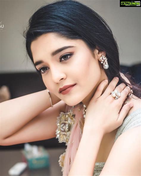 ritika singh instagram  set  pictures  today  dont