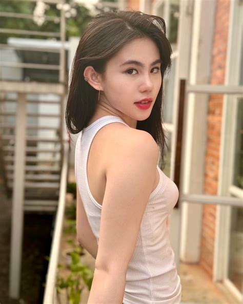 Zoe Levana (@zoe_levana) • Instagram photos and videos