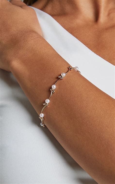 Mihye Bracelet in Gold & Pearl | Showpo USA