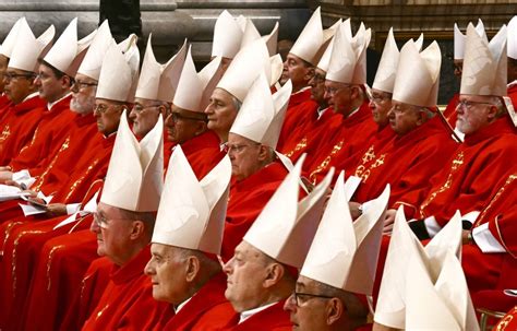 O que é um cardeal? Os 'príncipes da Igreja' escolhem o novo Papa