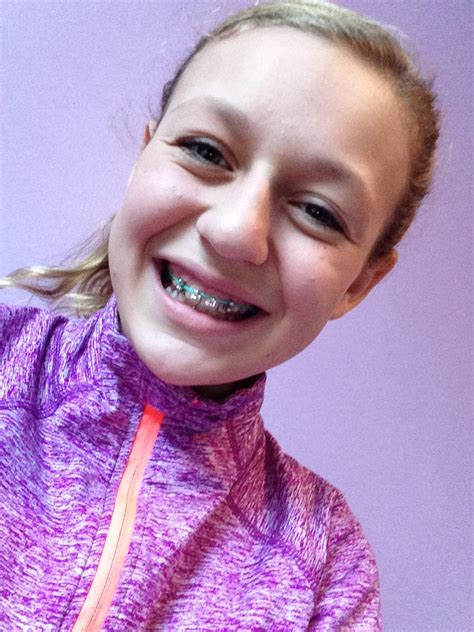 Make fake braces with earring backs and a rubber band | Pretty selfies ...