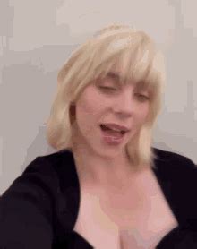 Jiggle Boobies GIFs | Tenor