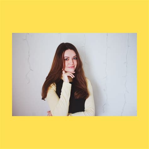 New profile pic after almost 3 years 😅💛 : r/GirlOnCinema