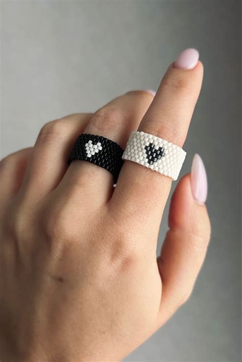 Кольца из японского бисера miyuki delica 🩶 | Бисер, Бисерные украшения ...