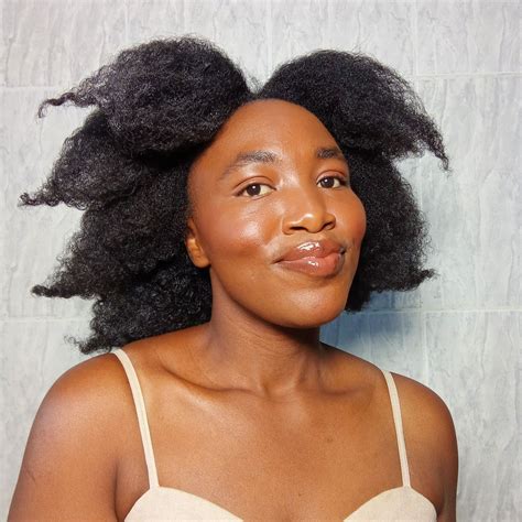 Reminder!🚨You will experience hair breakage if you comb your hair dry