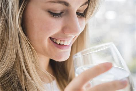 How To Rehydrate Teeth After Whitening? | Mend Dental