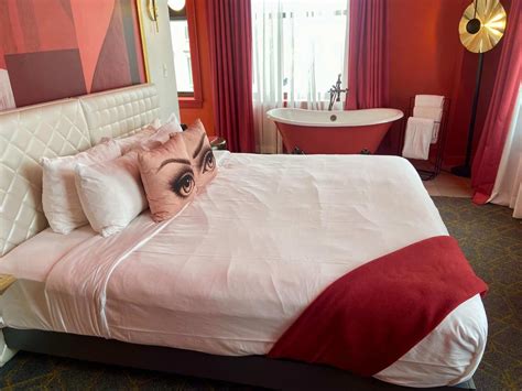 Best Hotels in St. Louis Missouri | Angad Arts Hotel Review | SheBuysTravel