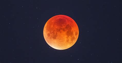 How To Photograph the Total Lunar Eclipse | Tips, Settings, Examples