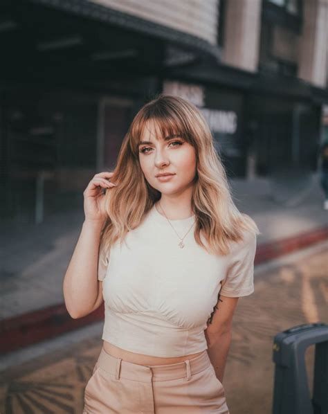 journey  lainey wilson age   success gigwise