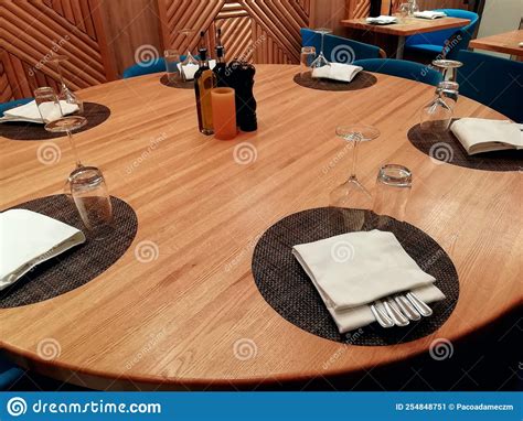 Italian Fine Dinning Restaurant Table Setting Up Stock Image - Image of ...