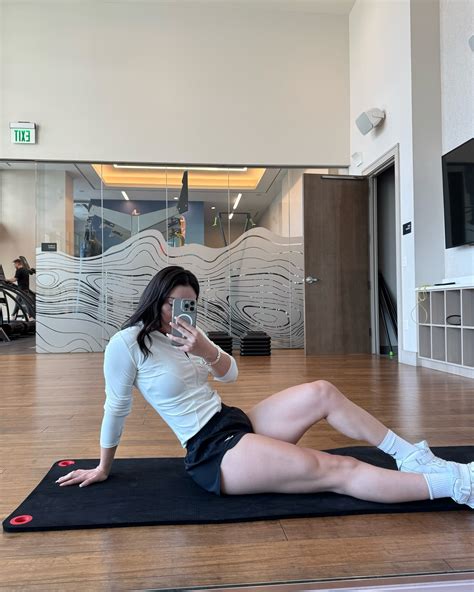 Daniela Flores | Amo este Short 🦈💦 | Instagram