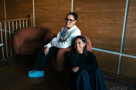 ‘Knokke Off’-actrice Ayana Doucouré en zus Faila: ‘Wij verlangen in