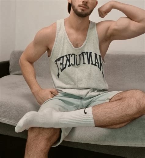 Submit to your alpha college jock roommate and start licking his stinky