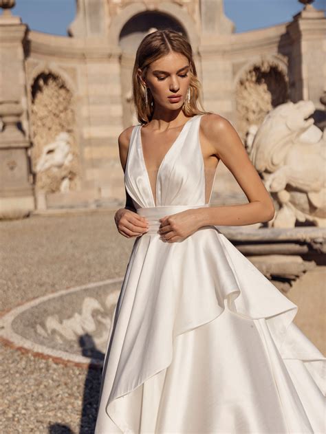 WALTER V-Neck A-Line Ballgown Wedding Dress | Dominiss