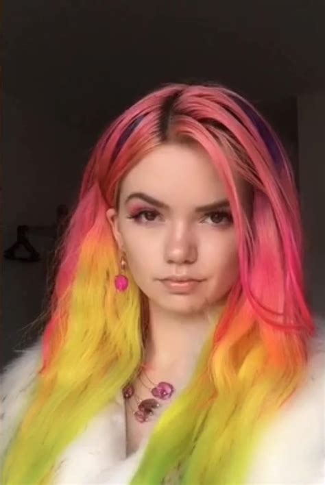 Pink Haired 2019 TikTok girl : r/TikTok
