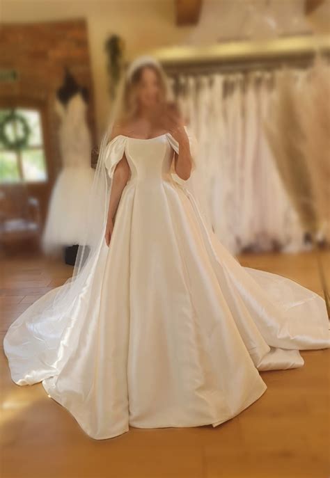 Pronovias New Wedding Dress Save 13% - Stillwhite