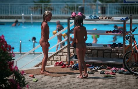 Download Couple of Nudists Playing (Nudist Pictures) on Favorite ...