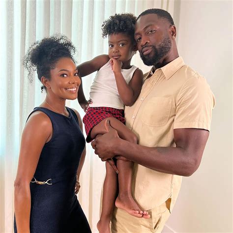 Gabrielle Union poses 'naked & unafraid' in makeup chair