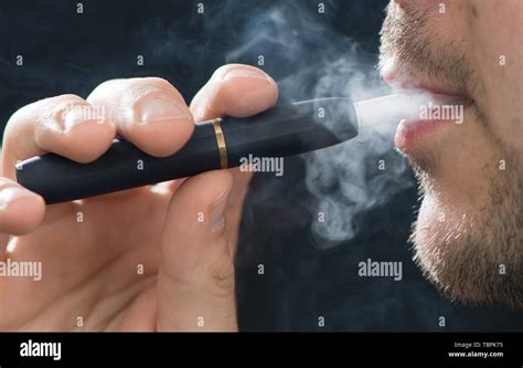 Iqos smoking hi-res stock photography and images - Alamy