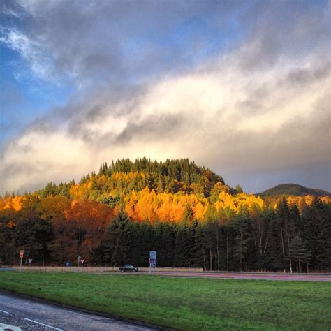 Craigatin House and Courtyard - Pitlochry - Scotland: NOVEMBER PITLOCHRY AUTUMN COLOURS TOUR