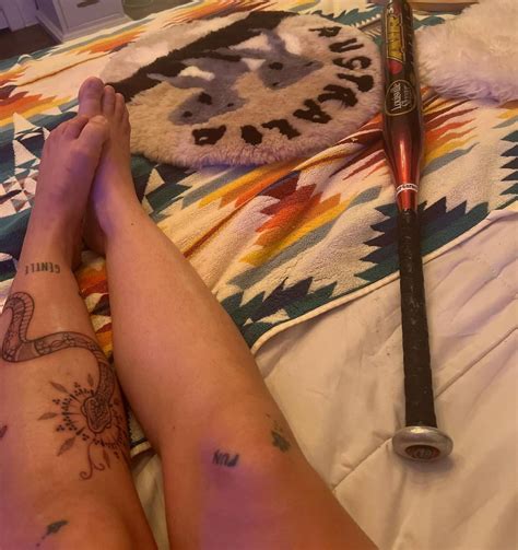 Sierra Ferrell's Feet - I piedi di Sierra Ferrell - Celebrities Feet 2024
