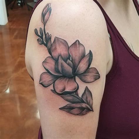 andycagle:black-and-grey-flower-magnolia