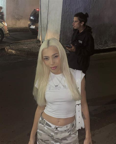 Makeup influencer Juliana Rocha dead at 25 of unknown causes