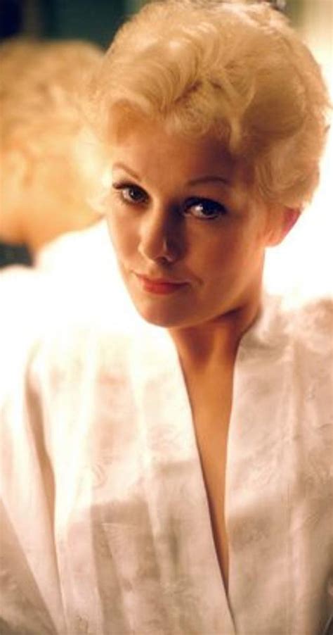 Kim Novak - Biography, Height & Life Story | Super Stars Bio