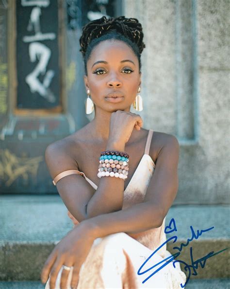 SHANOLA HAMPTON signed (SHAMELESS) TV Show 8X10 photo *VERONICA* W/COA